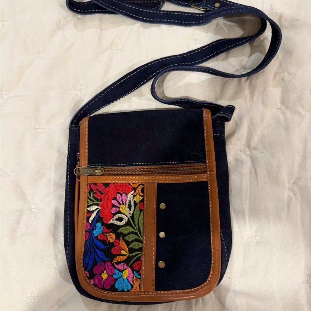 Stylish Navy and Brown Crossbody Bag with Floral Accent